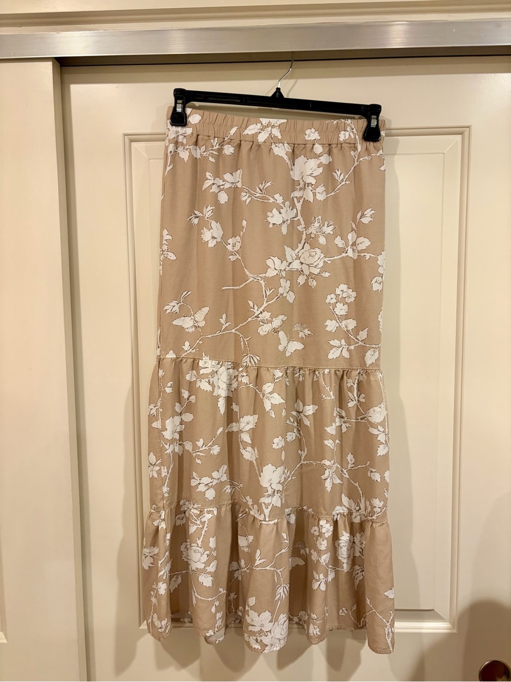 Sincerly Jules Beige Floral Tiered Maxi Skirt